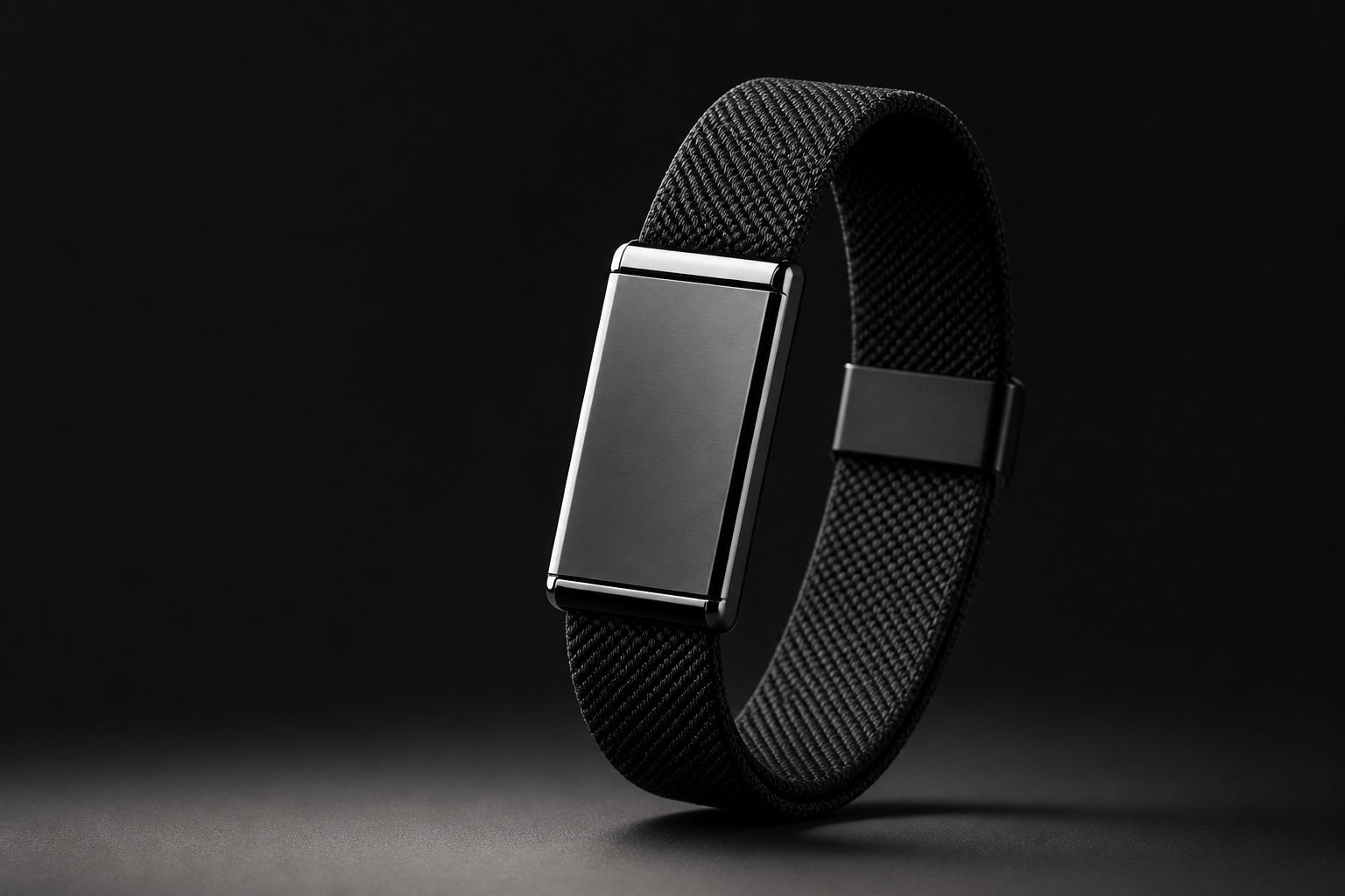 Close view of Belfar Pro's woven strap and screenless metal body